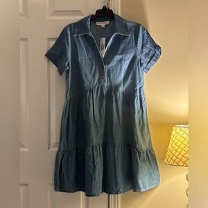 Adorable denim babydoll dress that can be dressed up or down! Size small.